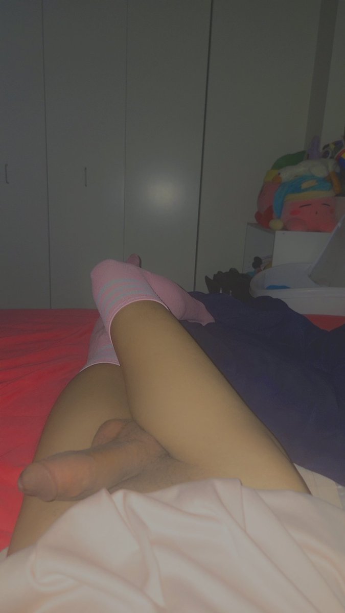 KevinFem3's tweet photo. Y'all should DM me or add the snap or something idk 😭😭🫰🏾🫰🏾 #femboy #thighs #bisexual https://t.co/42V3AjiBJg