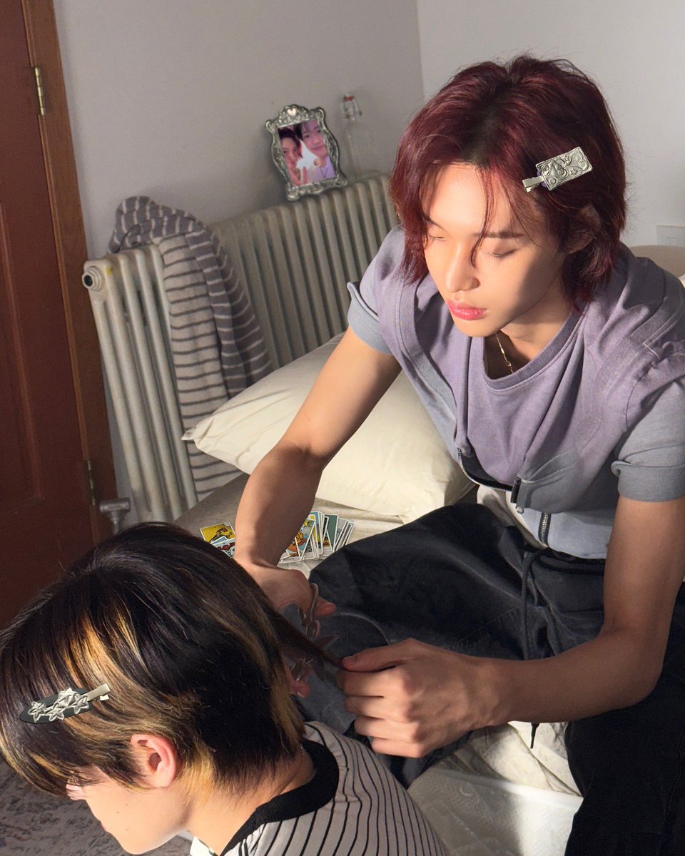 HeartWBSH's tweet photo. [#SuperMagicalistic_WBSH Activity Spoiler]

Hi Ddoribini-ist~ di hari minggu ini kalian ada agenda apaa? Kalau Wonbin dan Sohee keliatannya sih lagi main salon-salonan 🤔

Ada yang 𝘯𝘰𝘵𝘪𝘤𝘦 𝘴𝘰𝘮𝘦𝘵𝘩𝘪𝘯𝘨 𝘥𝘪𝘧𝘧𝘦𝘳𝘦𝘯𝘵 di foto ini? Write down your guess in the reply! https://t.co/kPzy8BzlNO