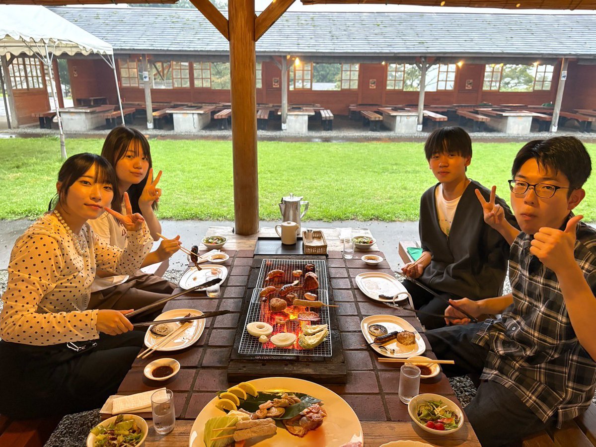 ikaduchi46's tweet photo. おはようございます☀️
劇団いかづちです⚡️

夏合宿を行いました！
今後についての話し合いや基礎練、エチュードなどをし、有意義な時間を過ごせました😊
観光や夏らしいことも楽しみましたよ🤭
これからも頑張っていきます💪 https://t.co/9xB2mqKyxU