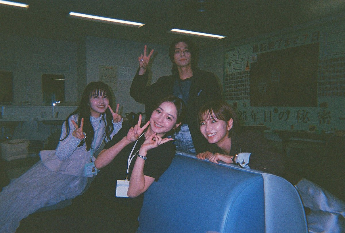 kokuhaku_ntv's tweet photo. 仲良し第二ブランド事業部メンバーの
思い出写真 @スタジオ前の控え室

◾️インスタントカメラ 𝐨𝐟𝐟 𝐬𝐡𝐨𝐭◾️
岡崎紗絵  佐々木希  久保史緒里  山下幸輝

▼最終回のTVer配信は9/26(土)20:59まで
https://t.co/Redj53niB6

▼Huluほかで全話配信中
https://t.co/zy3Jfpv8pr

#土ドラ告白 主演：松村北斗