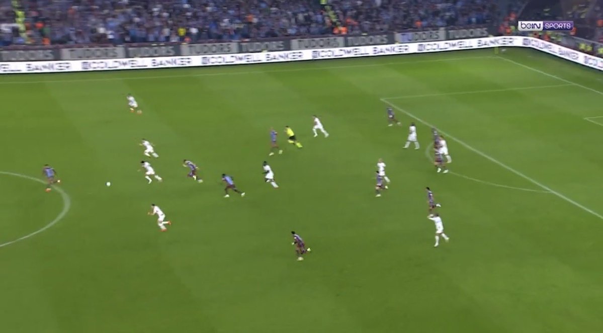 vubbycanGS's tweet photo. mümtaz reisin futbol bilgisini şöyle özetliyim: bu pozisyona ofsayt diyor videoda https://t.co/LCXQEtTYnX