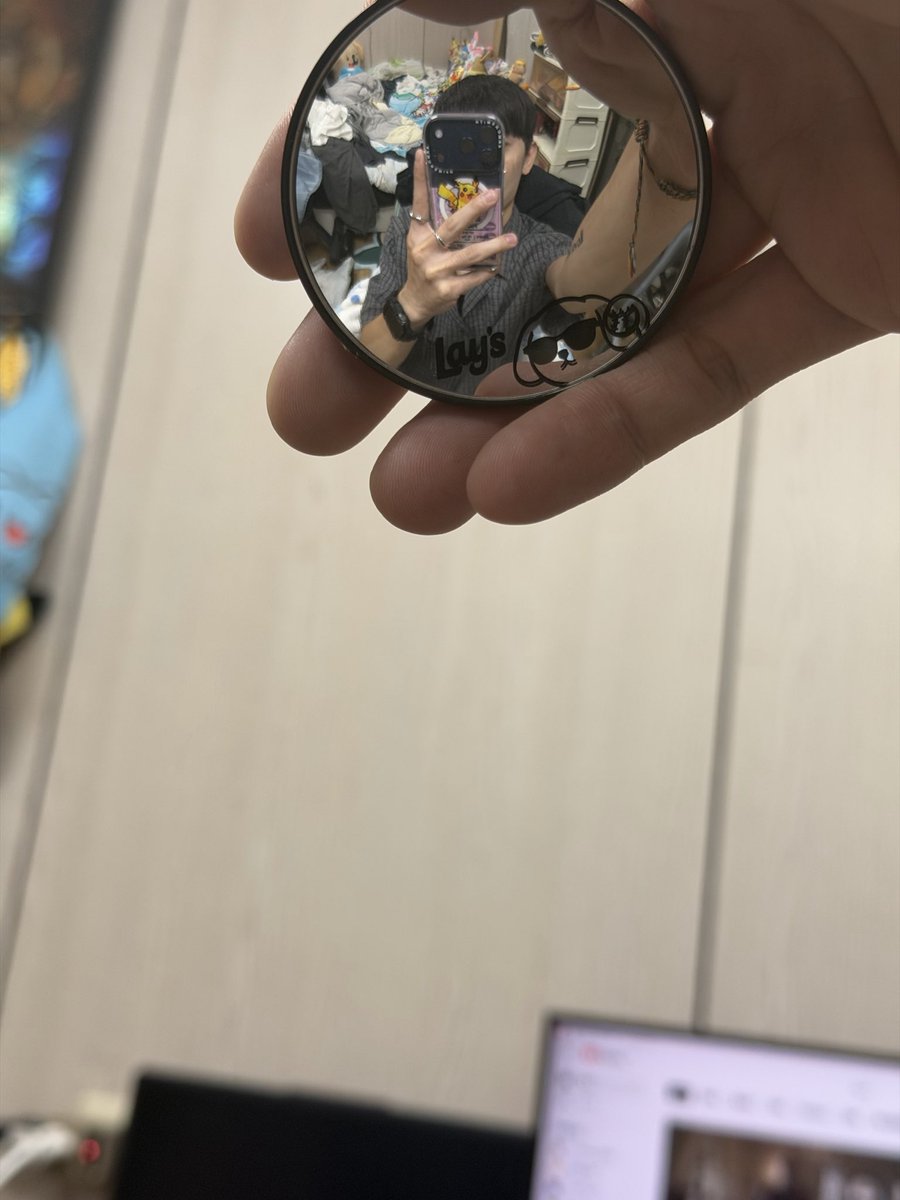 w55467012's tweet photo. 買樂事送的小玩具
感覺可以拍蠻多有趣的照片 https://t.co/UNGOBoF7Xq