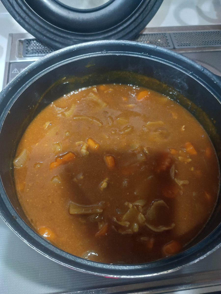 ftimr2242's tweet photo. 今日の夕飯はカレーです
家にある具材のみで作りました

味見を次女、三女にしてもらったら美味しい！とこれはいけるか？！

※子どもたちに楽しんでもらえるよう動物の型抜きで野菜を切ってあります、これはまだ知らない

#夕飯
#妻の出産
#カレー 
#料理修行 https://t.co/jgoAmpW8Ze