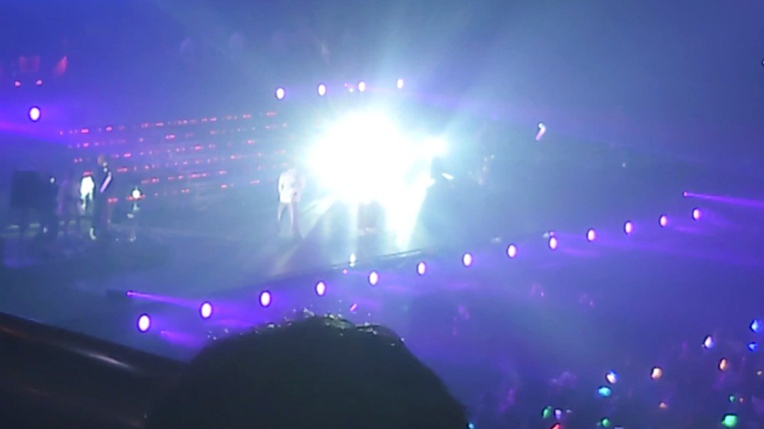 rab_dora17's tweet photo. ただ一つ残念だったのが度々照明によって目眩ましになるくらいの時があって、AIZOなんて推しが輝きすぎて見えなかった🤣(笑えない)

あととてもバカだったのはオペラグラス持っていったのに終わる３曲位前にその事に思い出したこと←
出しやすいように手提げに入れてたのに… https://t.co/DEizqAOpgb