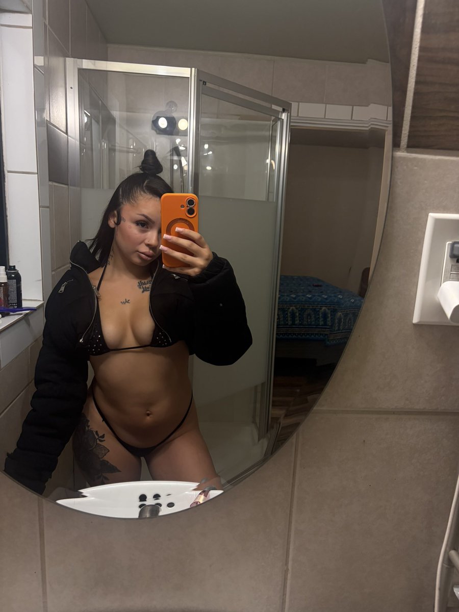 thereallaylia's tweet photo. Hi Seattle I'm available 
https://t.co/gOVyAylbD8 https://t.co/fWKEITyE5s