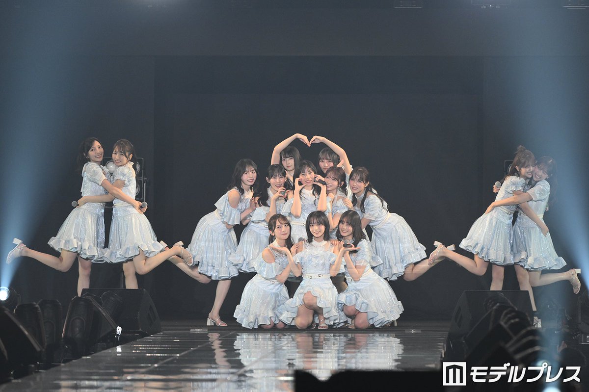 modelpress's tweet photo. 【IDOL RUNWAY COLLECTION 2026A/W🎀】

日向坂46新曲「イチャイチャ虫」
ついにファンの前で初披露🎶
イベントトリで横浜アリーナ熱狂

🎤セットリスト・写真多数
https://t.co/0KuTvTT1xq

M1.ドレミソラシド
M2.好きになるクレッシェンド
M3.君はハニーデュー
M4.Kind of love
M5.クリフハンガー
M6.イチャイチャ虫

#アイドルランウェイ