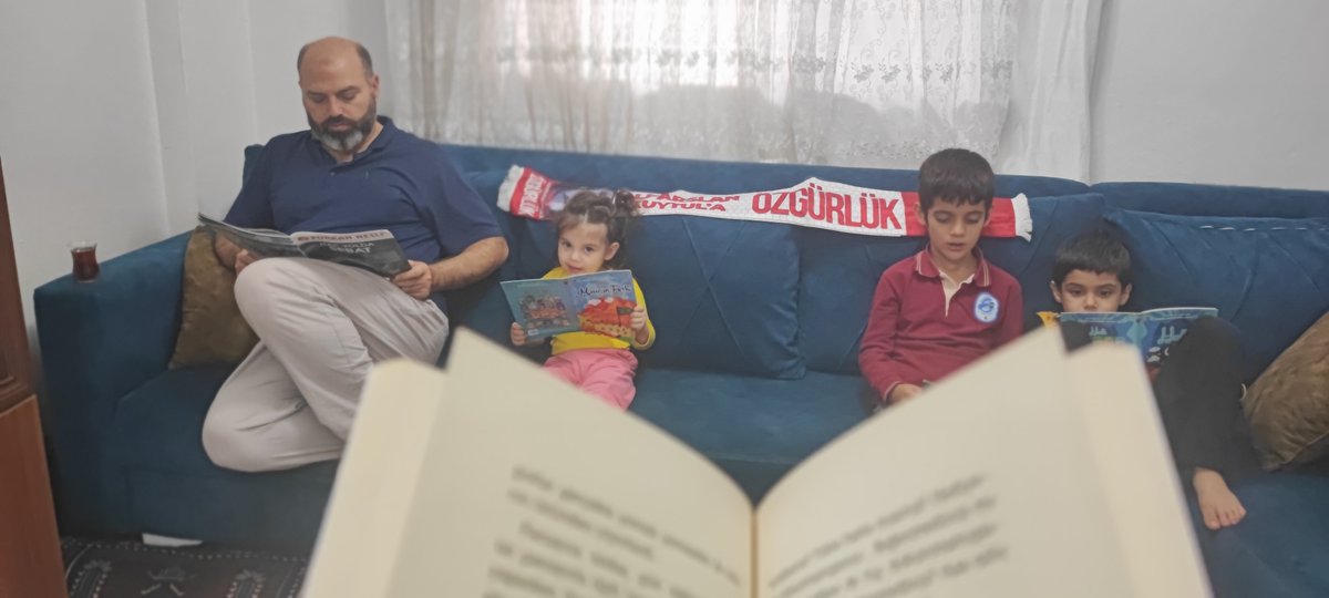IbrahimGuvenmez's tweet photo. Okuyan,düşünen,anlatan bir nesli zulümleriniz durduramaz!

#HocamlaOkuyorum https://t.co/wNyquxQZjH