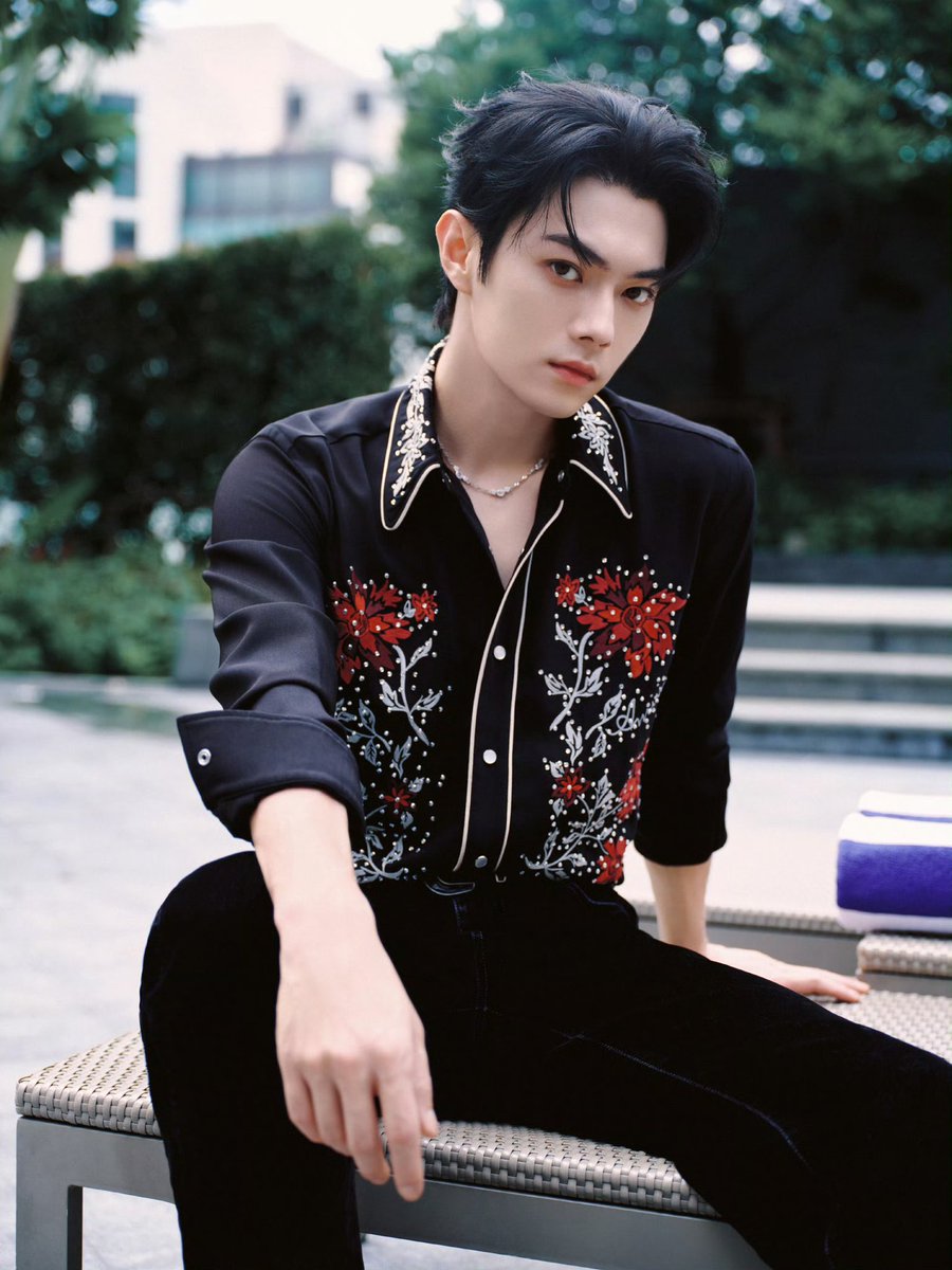 Lulingxukai's tweet photo. เฉิงเกอมากลู่ซือเฉิงแฟนชั้นชัดๆ โคตรหล่อวัสดุแฟนหนุ่มไม่เกินจริง https://t.co/LGKGXALQ5x