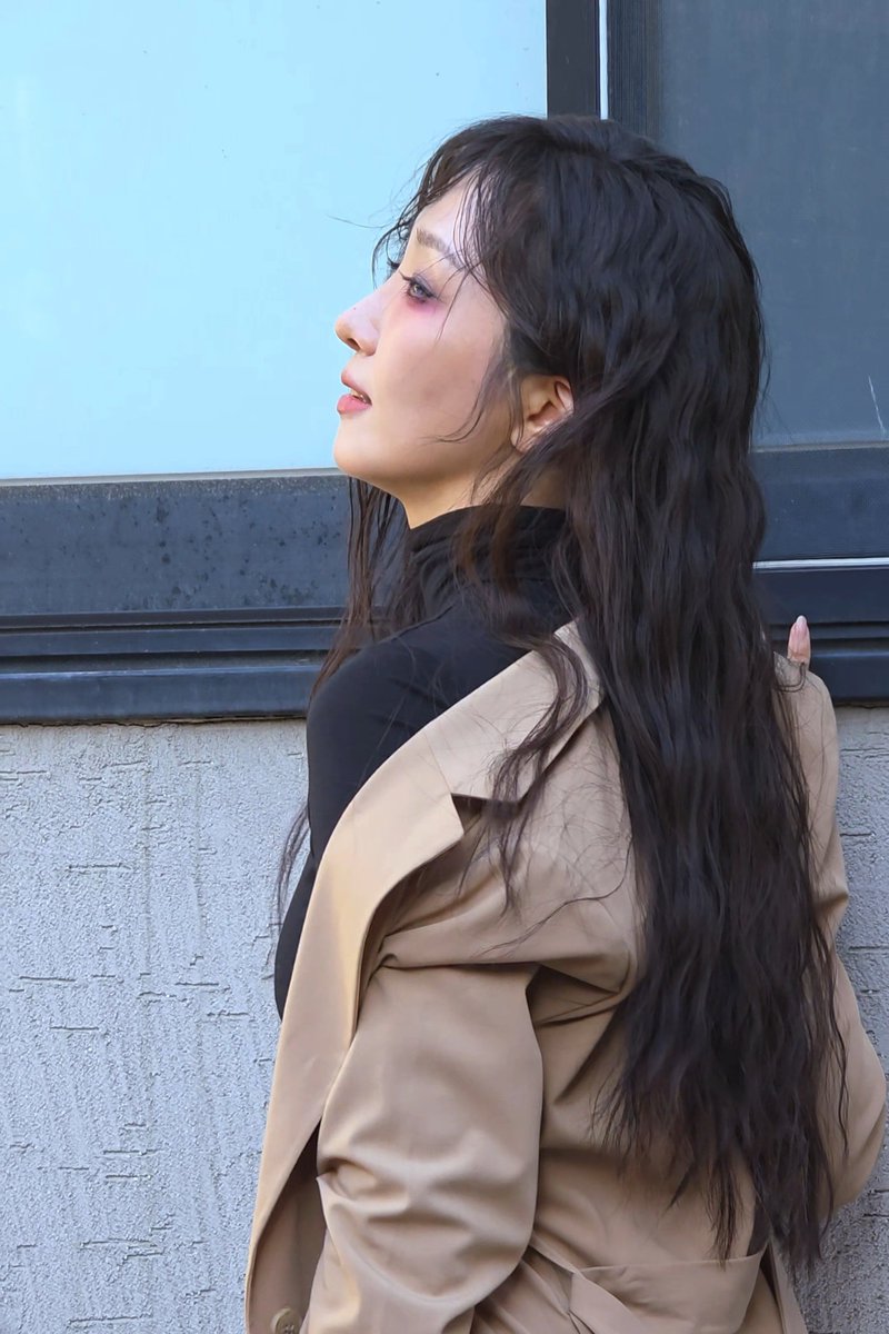 N11A__'s tweet photo. 퇴근길에서 화보 찍는 배우 실존

#김려원 https://t.co/qA6qNAes7G