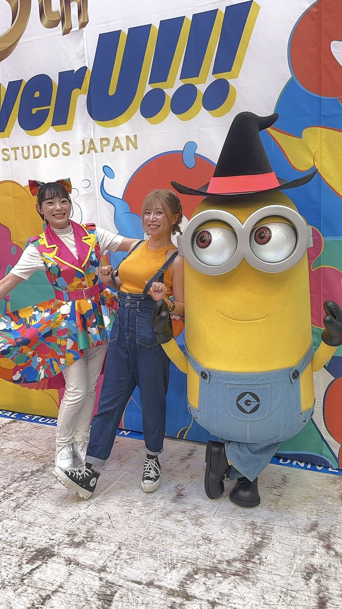 NienY's tweet photo. ミニオンコーデでミニオンと！可愛ゆい〜
2時間待つ価値がありました〜
#赤坂でUSJ発見 https://t.co/PTDtNMcgaa