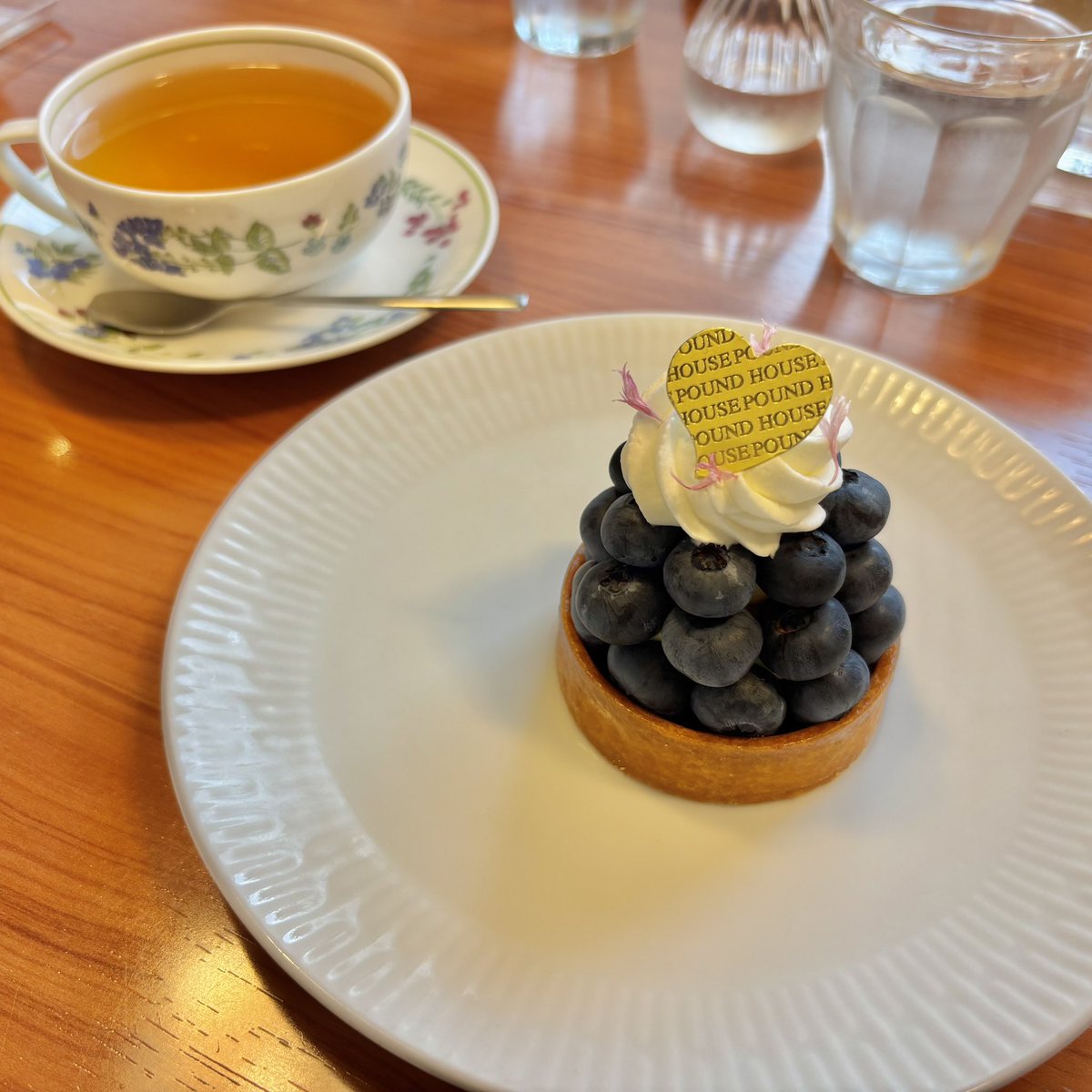hippexala's tweet photo. こちらは夏の旅での一枚。旅に出ると、その地のケーキ屋さんに必ず入るようにしている笑。子供が絶対好きだと思い、この日は富山美術館にテオヤンセンを見に行ったんだよね。息子はもう知ってるからいいよとか言うんだけど、本物を見ろって連れてった
#カフェ巡り #ケーキ屋 #パウンドハウス富山 #富山 https://t.co/tPdpsnATti