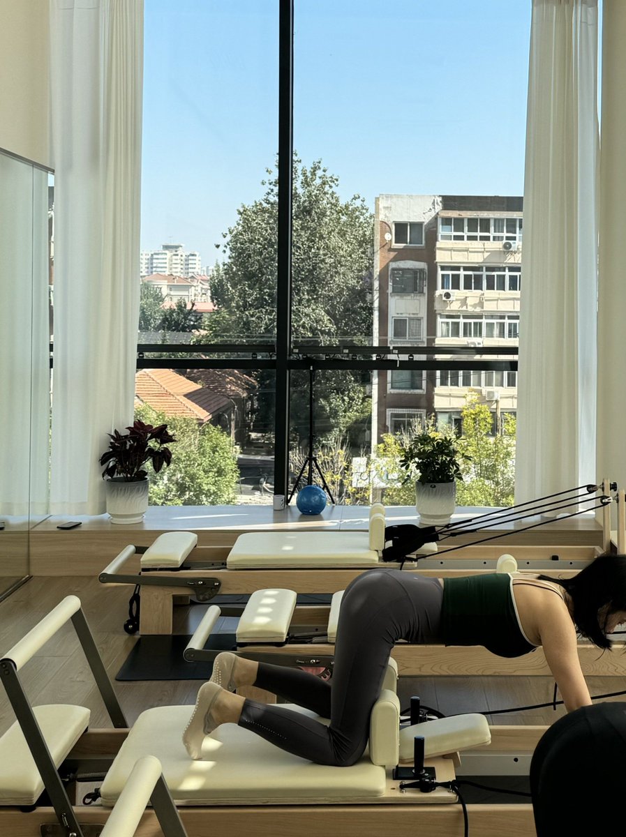 cyntia_baiti's tweet photo. Your 5-minute morning stretch routine boosts circulation, sharpens focus, and eases tension — perfect for a productive day ahead! ， https://t.co/75JZ4ZoV9v