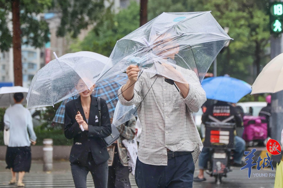 nathan3ch2arles's tweet photo. A rainy afternoon in the city, catching a splash of yellow from a hidden umbrella—small joys in the chaos. https://t.co/i72BHZxvuZ