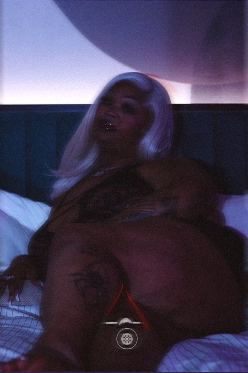 Celine6ft's tweet photo. Blurred lines. https://t.co/aOmMYGZMZY