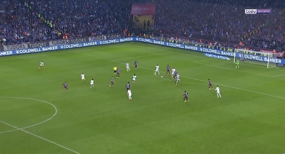 vubbycanGS's tweet photo. mümtaz reisin futbol bilgisini şöyle özetliyim: bu pozisyona ofsayt diyor videoda https://t.co/LCXQEtTYnX