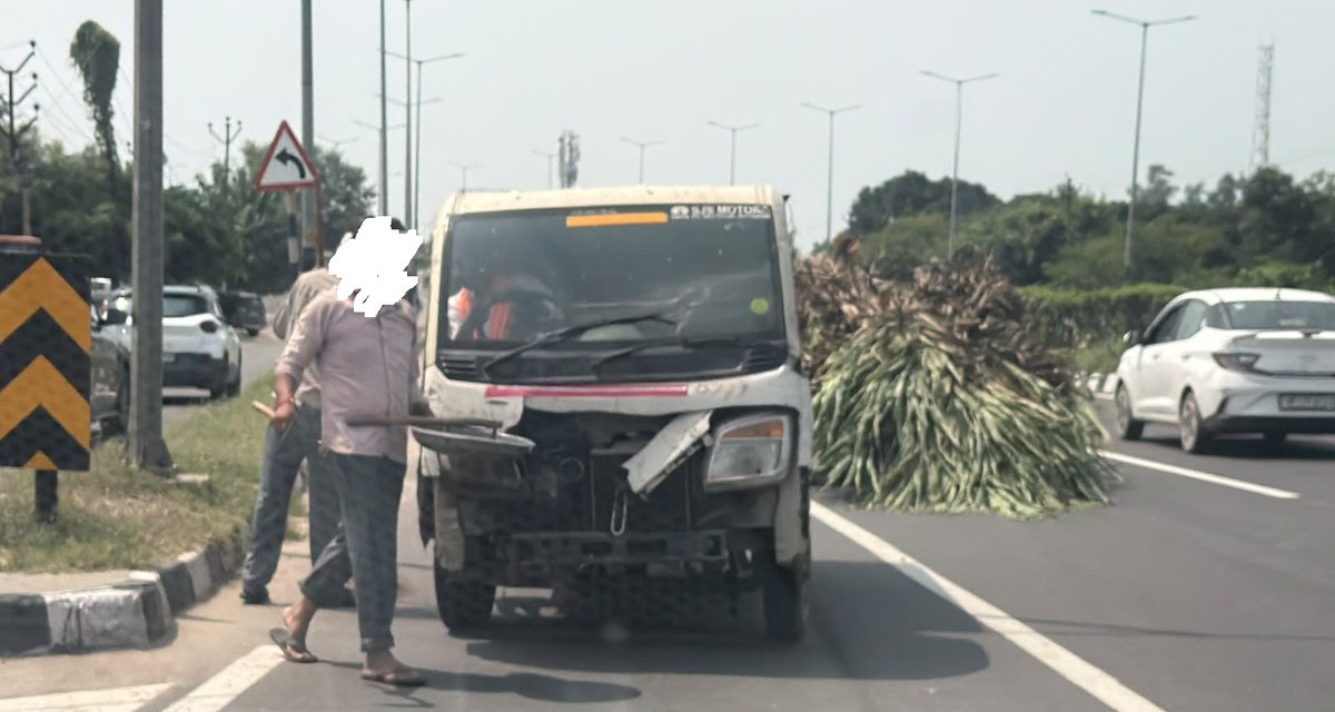 PramodS1619's tweet photo. @Uppolice @uptrafficpolice @meerutpolice
@meeruttraffic 20 Sep 2026 मेरठ, NH-58, दिल्ली-देहरादून नेशनल हाईवे की स्थिति हैें/ मेरठ नगर नगर में एक वाहन गलत साइड में खड़ा है और बिना रजिस्ट्रेशन/वाहन रजिस्ट्रेशन नंबर के चल रहा है। ऐसे कई वाहन हैं  खुलेआम सड़कों पर चल रहे हैं। उन्हें पुलिस का कोई डर नहीं है और ऐसा लगता है कि पुलिस ऐसे वाहनों की कोई जांच भी नहीं करती है। इसीलिए वे बिना किसी डर के चल रहे हैं।