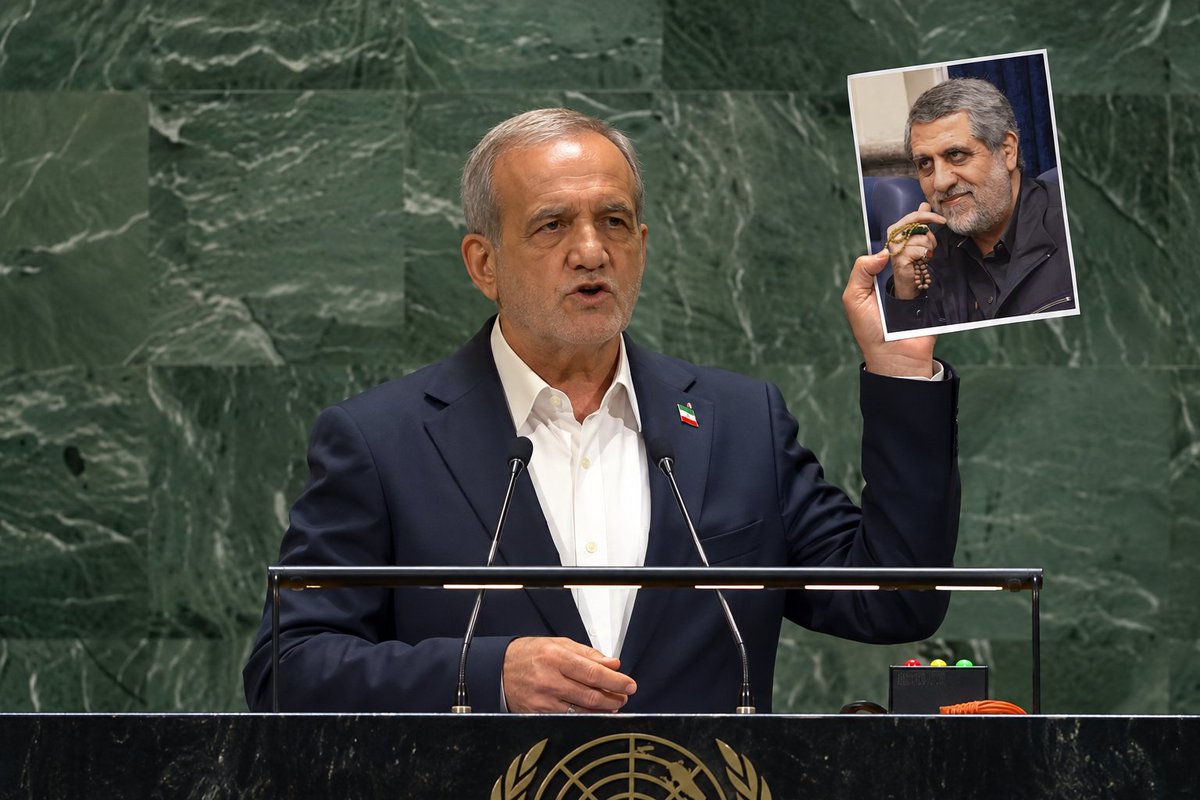 BamaramSaeed's tweet photo. ملت ایران، رئیس جمهور اینطوری میخواهد در سازمان ملل! 
هوش مصنوعی رو به واقعیت تبدیل کنید اقای پزشکیان. https://t.co/1lOusiodSf