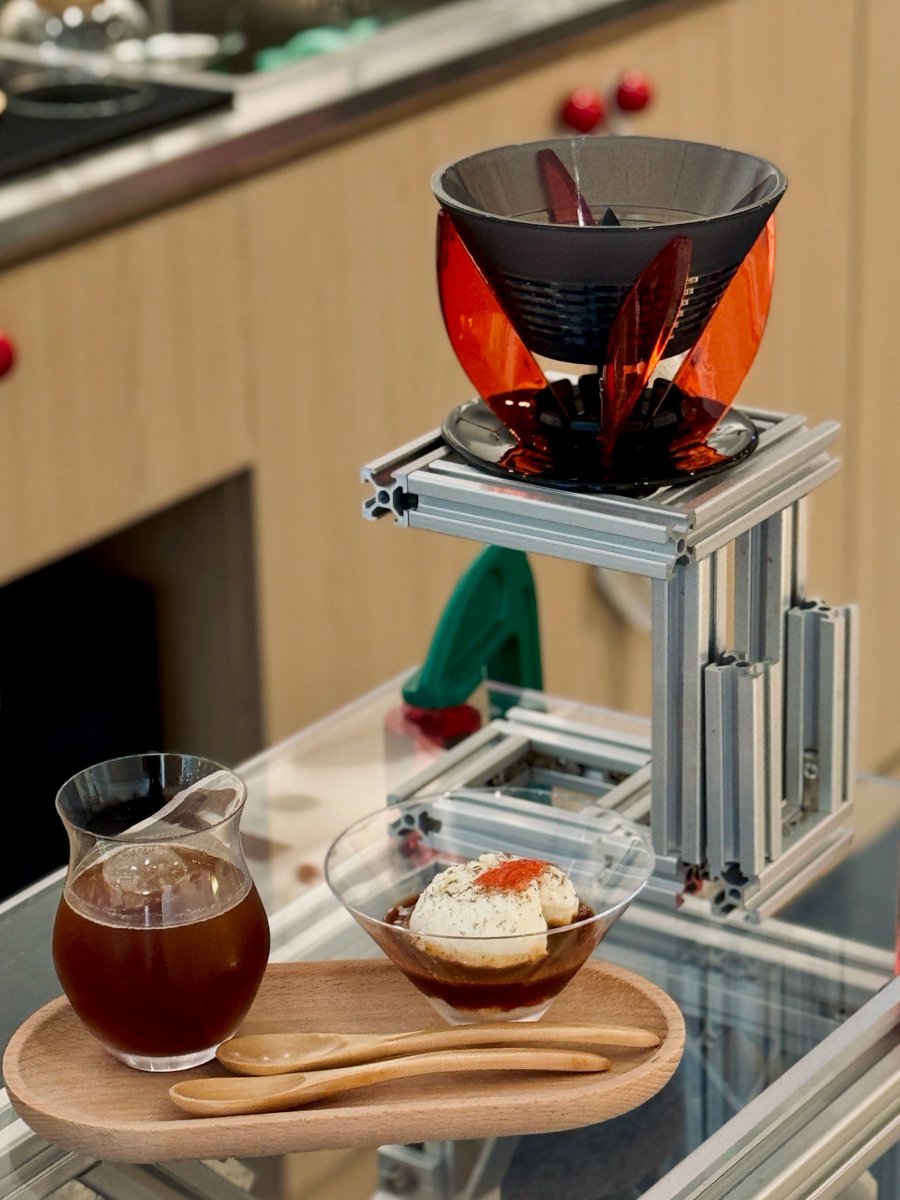 MohamedZeal4we's tweet photo. Just tried the new zero-waste coffee brewing kit at the pop-up café—no cleanup, rich flavor, and a huge win for my daily sustainability routine. Obsessed!， https://t.co/jcHjSVLShr