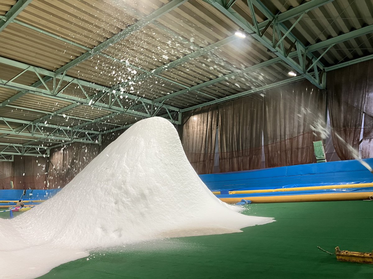 Sayama_ski's tweet photo. ＼ 2026‐2027 散雪作業を開始📣／
#狭山スキー場 では営業開始に向けたゲレンデづくりがスタートしました❄10月30日(金)のオープン日までに１日約150トンの散雪作業を毎日24時間体制で行い、積雪70㎝のゲレンデ完成を目指して準備を進めてまいります☺‼
ゲレンデの状況はSNSで随時お知らせします‼ https://t.co/4fozrZN87r