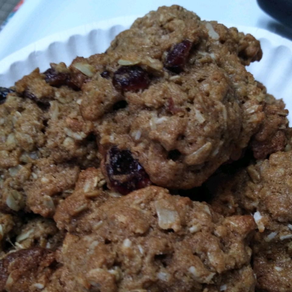 bkk33's tweet photo. [Woke up to the smell of warm oat cookies fresh out the oven — tiny, sweet and perfect for this cozy rainy morning ]， https://t.co/XoVcwBGvBL
