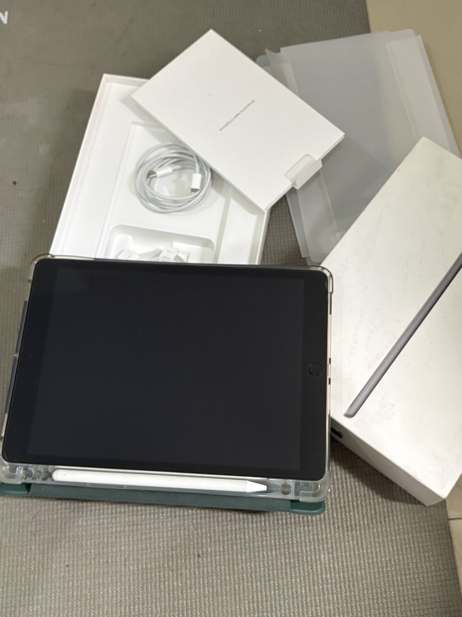 imachicknugget_'s tweet photo. Guys aku mau jual ipad gen 9 64gb ex ibox
Kelengkapan
Box dan kabel ori bawaan
Pencil Gojodoq
Case kaya di photo
dan case basic new
3,55 cod bandung https://t.co/zECHmHjEoE