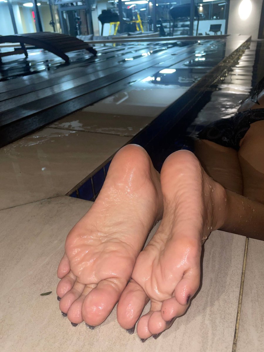PinaypawsNV's tweet photo. Searching for an intox sub who wants to lose it all to my soles 💦🦶🏼#intoxsub #findom #asianfeet https://t.co/sewJhVcqC3