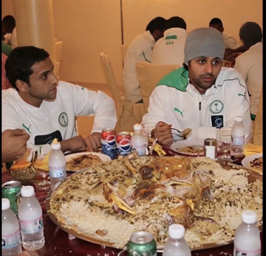 i_7md's tweet photo. الضعيّف الجوير اشتهى بروستد واستبعدوه… ايام العز ضرب مفاطيح بين المباريات بالمعسكر حتى البيبسي مايجيبون لهم دايت.
اضرب ياكبيرررررررر https://t.co/OpBeGfXsv5