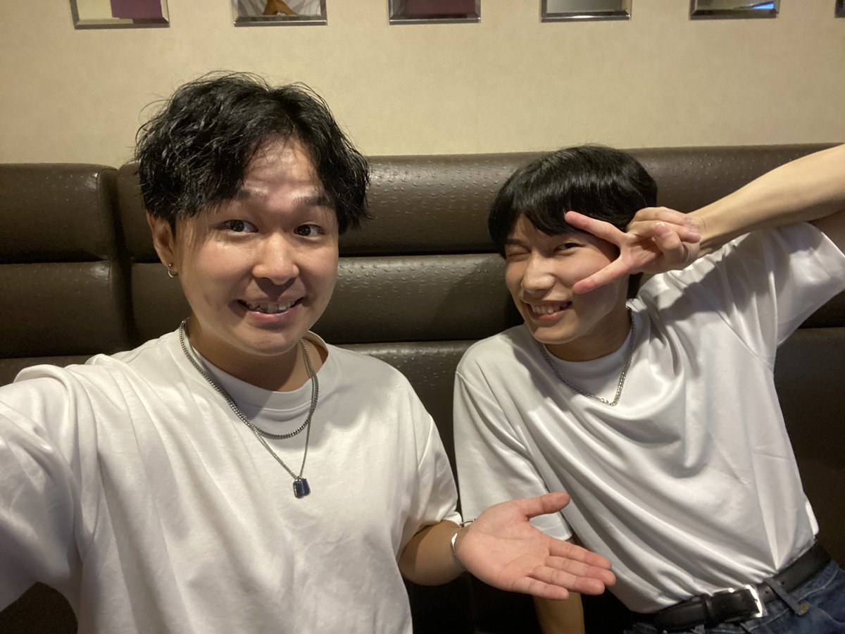 rintaro__0210's tweet photo. 枠内で仲良くしてくれた
あっつー(あつひろ)くんと声出しなう！
 #ColorSing  #S_PRIDE  

飲み物買わせてないよ？！
またみんなに怒られちゃう🤣

@hero20251105 

18:30~番組スタートです‼️ https://t.co/NrBo4dr0mc
