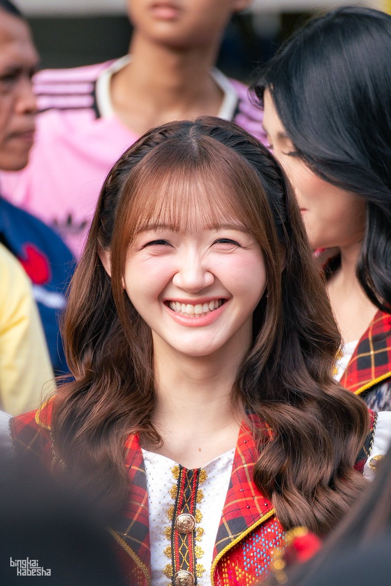 bingkaikabesha's tweet photo. 𝘋𝘶𝘢 𝘬𝘢𝘭𝘪 𝘫𝘢𝘵𝘶𝘩 𝘤𝘪𝘯𝘵𝘢
𝘋𝘪 𝘭𝘶𝘣𝘶𝘬 𝘩𝘢𝘵𝘪𝘬𝘶 𝘺𝘢𝘯𝘨 𝘥𝘢𝘭𝘢𝘮

Aurellia @ "Ayo Senyumlah" MV Shoot

(CFD Sudirman)
20092026 https://t.co/RTac8KK9SU