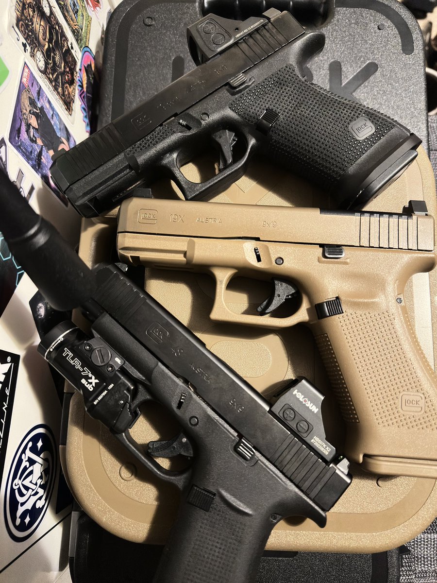 Tacticaljavi999's tweet photo. Just a few #Glocks🙏
#48MOS #19XMOS #19Gen6 #GlockPerfection💯 https://t.co/3WnPUGNZAQ