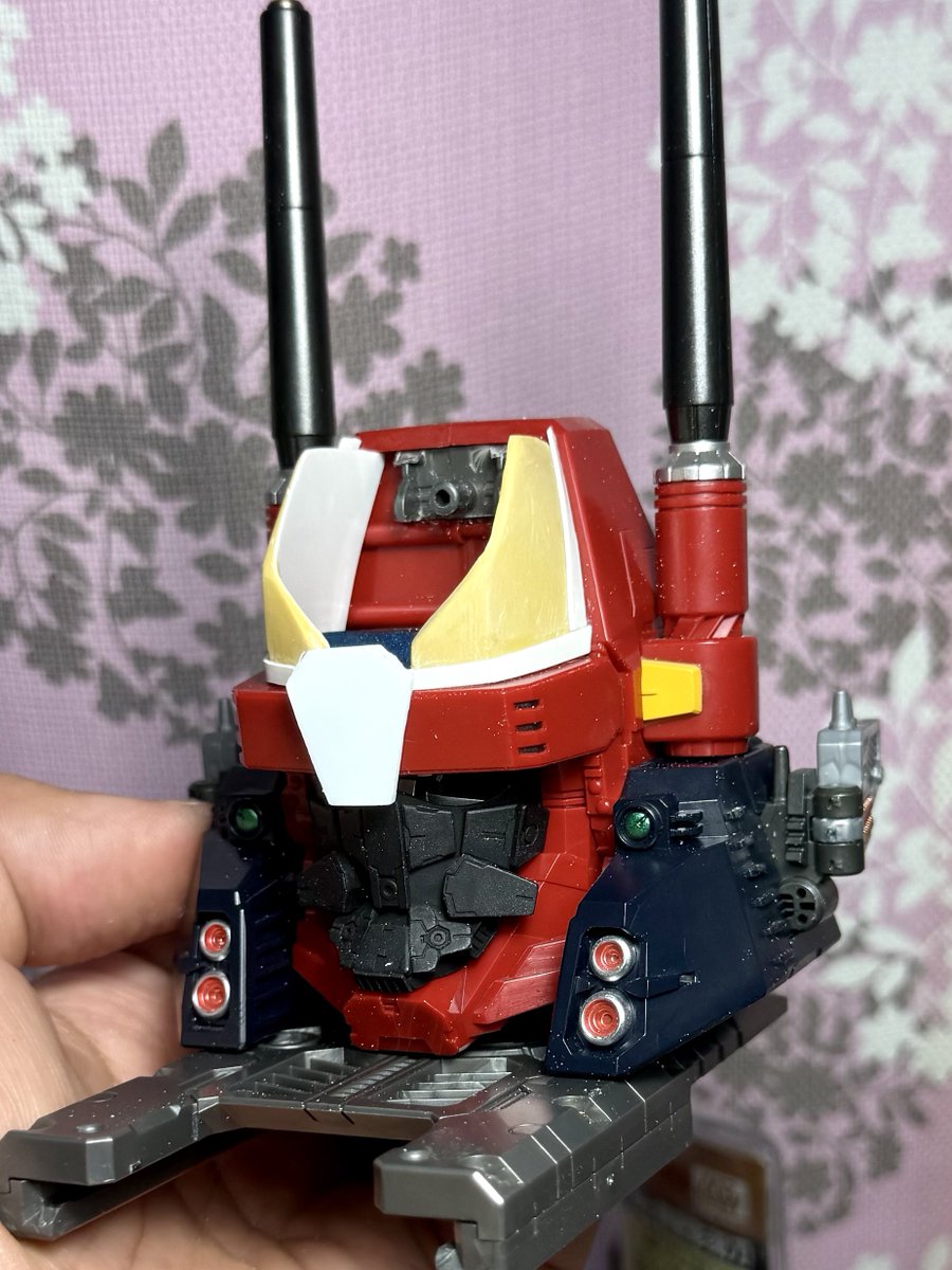 UtauAkera's tweet photo. パイルダーオン進捗
バイザーギミックはそのままにしたかったのでコックピットが少し上になっちゃいました。
マスクはマグネットを仕込みたいなぁと...
#ダイアクロン https://t.co/JYqmws04pF