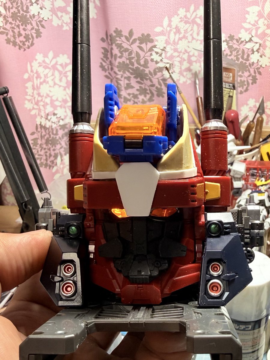 UtauAkera's tweet photo. パイルダーオン進捗
バイザーギミックはそのままにしたかったのでコックピットが少し上になっちゃいました。
マスクはマグネットを仕込みたいなぁと...
#ダイアクロン https://t.co/JYqmws04pF