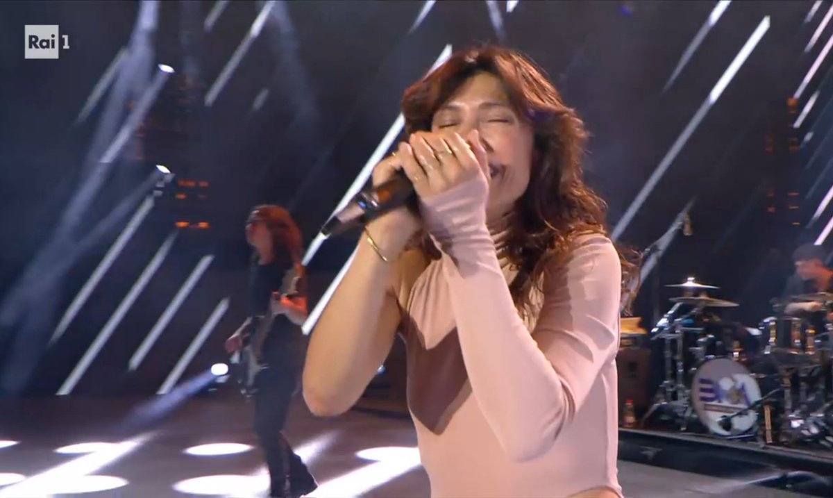 Baccotvnews's tweet photo. 📺Conti batte Blasi!
🎶#BydMusicAwards sale e vince il sabato sera con 📈2.219 20,50%, +1,8punti.
Sale anche 📦#AffariTuoi, 📈3.644 23,20%, puntata più vista in share.
Cala il #GfVip, 📉1.532 15,90%, -347mila e -1,1punto. #LaRuotaDellaFortuna 4.040 25,70%.
#Ascoltitv https://t.co/9Rk60jhChR