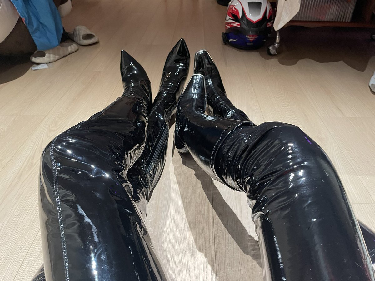 cdmloveBoots's tweet photo. 和女朋友一起
#长靴 #cd #m https://t.co/yLtMi2BGYo