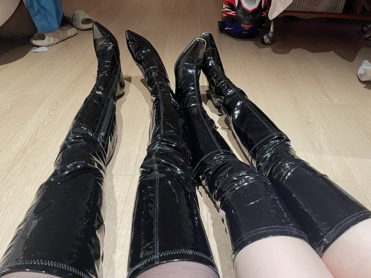 cdmloveBoots's tweet photo. 和女朋友一起
#长靴 #cd #m https://t.co/yLtMi2BGYo