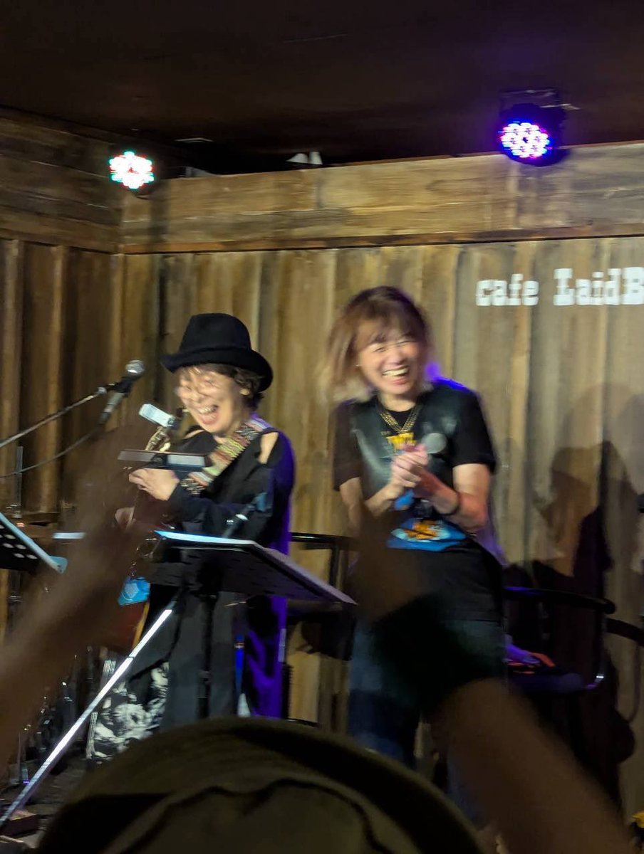 tamura_naomi's tweet photo. アコースティックGIMME FIVE🖐️
vo田村直美gt長井ちえgtMOTO

始まってます！昨日は35年ぶりだよ〜など
嬉しい声たくさんいただきました

本日20名古屋LaidBack
今日はライブもお楽しみも多め
21京都AKKUN'S(soldout)
23香川Nomad (soldout)
24大阪music bar S.O.Ra. 
27関内STORMY MONDAY (soldout) https://t.co/317drrHZz6