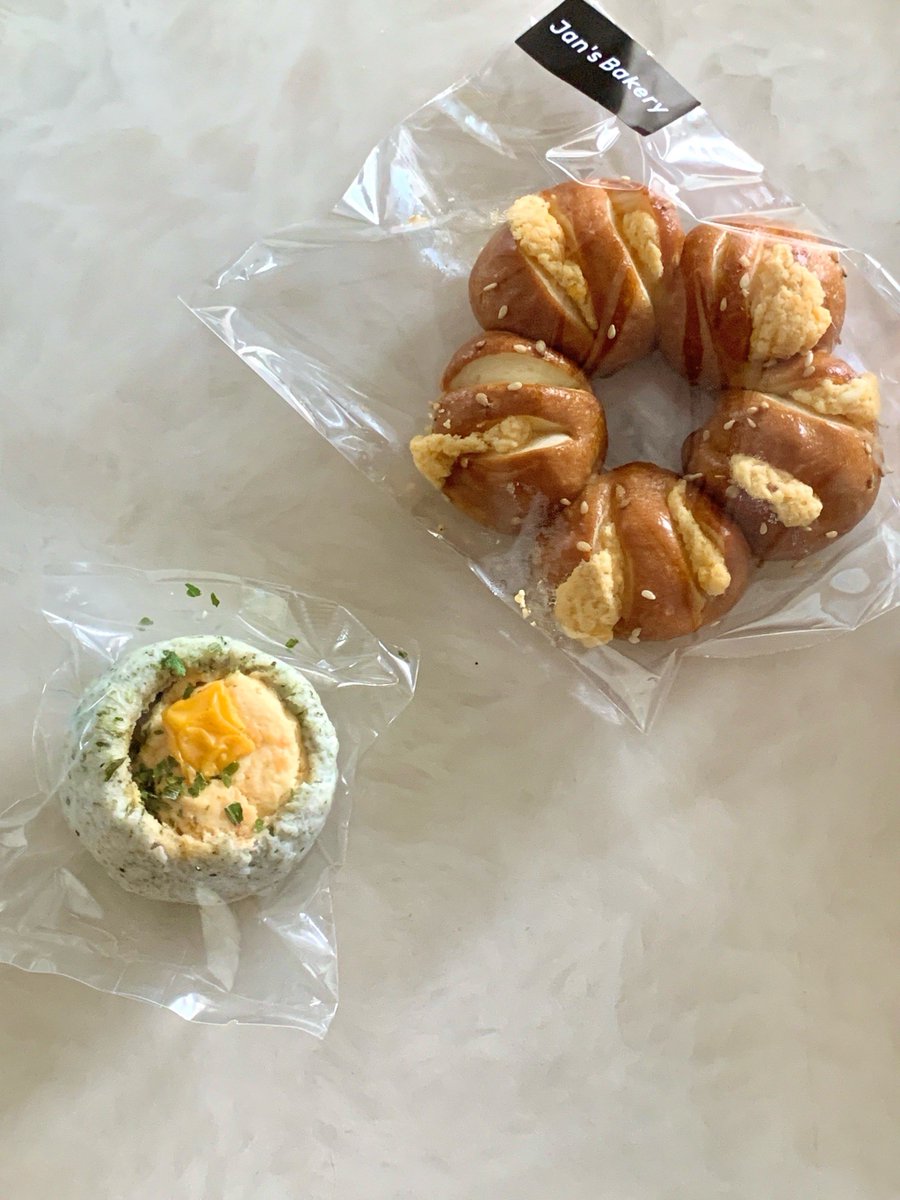peacx217292's tweet photo. Just found the ultimate late-night snack combo: crispy seaweed + salted egg yolk chips  Perfect for munching while binging shows—grab your share now! https://t.co/E5cPyl5pYB