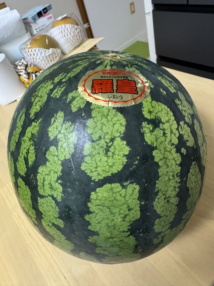 caloringoo's tweet photo. 2026 スイカ記録 8個目
どこ産か見忘れました💦
『羅皇』です
今年はこれで終わりですね。
去年の11個には届きませんでした😭
暑かったのは7月までで8月以降は比較的涼しかったからかな…
来年もまた頑張ります‼️😂
#スイカ記録2026 https://t.co/xc0o8eBe9k