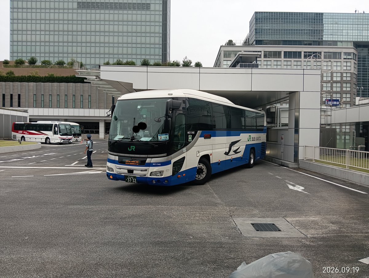 daiki9157590033's tweet photo. 9/19 バスタ新宿⑥
JRバス関東(セレガ)
H657-16428 (統括本部) アウトレット13号
H657-12422 (統括本部) 夢街道会津3号1号車
H657-17402 (統括本部) 夢街道会津3号2号車
H657-07401 (長野原) 上州ゆめぐり3号1号車 https://t.co/0uLkYX421K