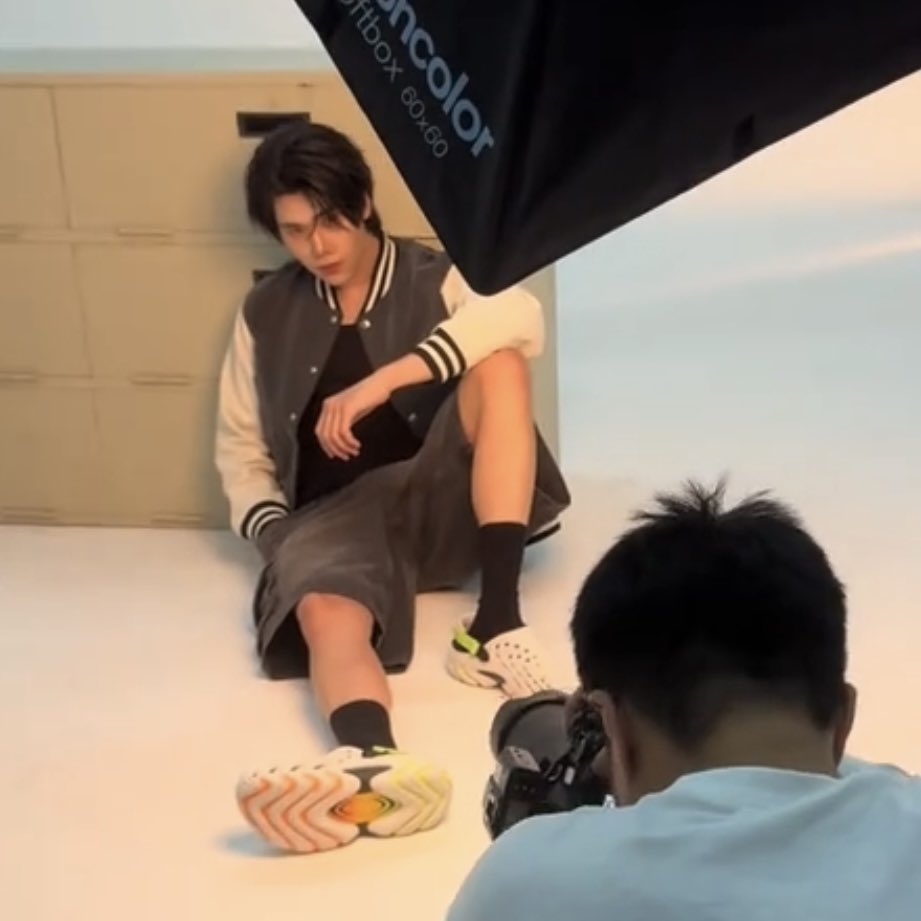 justmpx's tweet photo. ดูหุ่น ดู posture สิ แล้วรู้เรื่อง ทำงานง่ายมาก พี่ตากล้องชี้นิ้วให้สลับขาหน่อย อีกข้างนึงจะได้ไม่บังกล้อง นางสวิทช์ให้ทันทีแบบไว รักน้องดังอะ https://t.co/HzY4aKTrVK