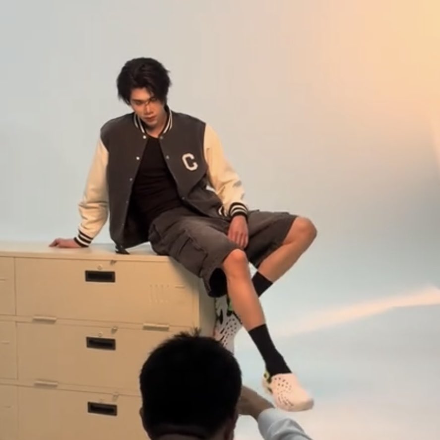 justmpx's tweet photo. ดูหุ่น ดู posture สิ แล้วรู้เรื่อง ทำงานง่ายมาก พี่ตากล้องชี้นิ้วให้สลับขาหน่อย อีกข้างนึงจะได้ไม่บังกล้อง นางสวิทช์ให้ทันทีแบบไว รักน้องดังอะ https://t.co/HzY4aKTrVK