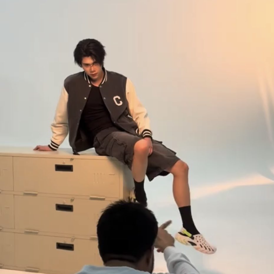 justmpx's tweet photo. ดูหุ่น ดู posture สิ แล้วรู้เรื่อง ทำงานง่ายมาก พี่ตากล้องชี้นิ้วให้สลับขาหน่อย อีกข้างนึงจะได้ไม่บังกล้อง นางสวิทช์ให้ทันทีแบบไว รักน้องดังอะ https://t.co/HzY4aKTrVK