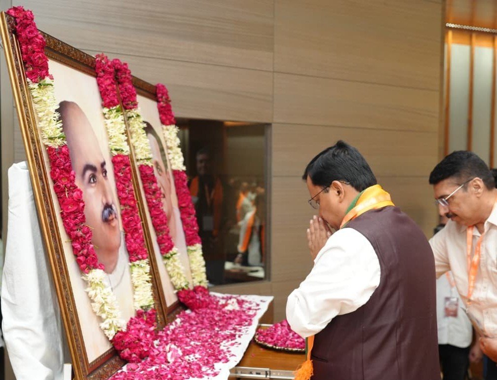 NitinNabin's tweet photo. आज भाजपा मुख्यालय में ‘राष्ट्रीय सोशल मीडिया कार्यशाला’ का उद्घाटन कर देशभर से आए सोशल मीडिया पदाधिकारियों को संबोधित किया।

इस दौरान उनसे संवाद करते हुए संगठन के डिजिटल प्रयासों को और प्रभावी बनाने तथा आगे की रणनीतियों पर चर्चा की। https://t.co/KlOjcdPVZ9