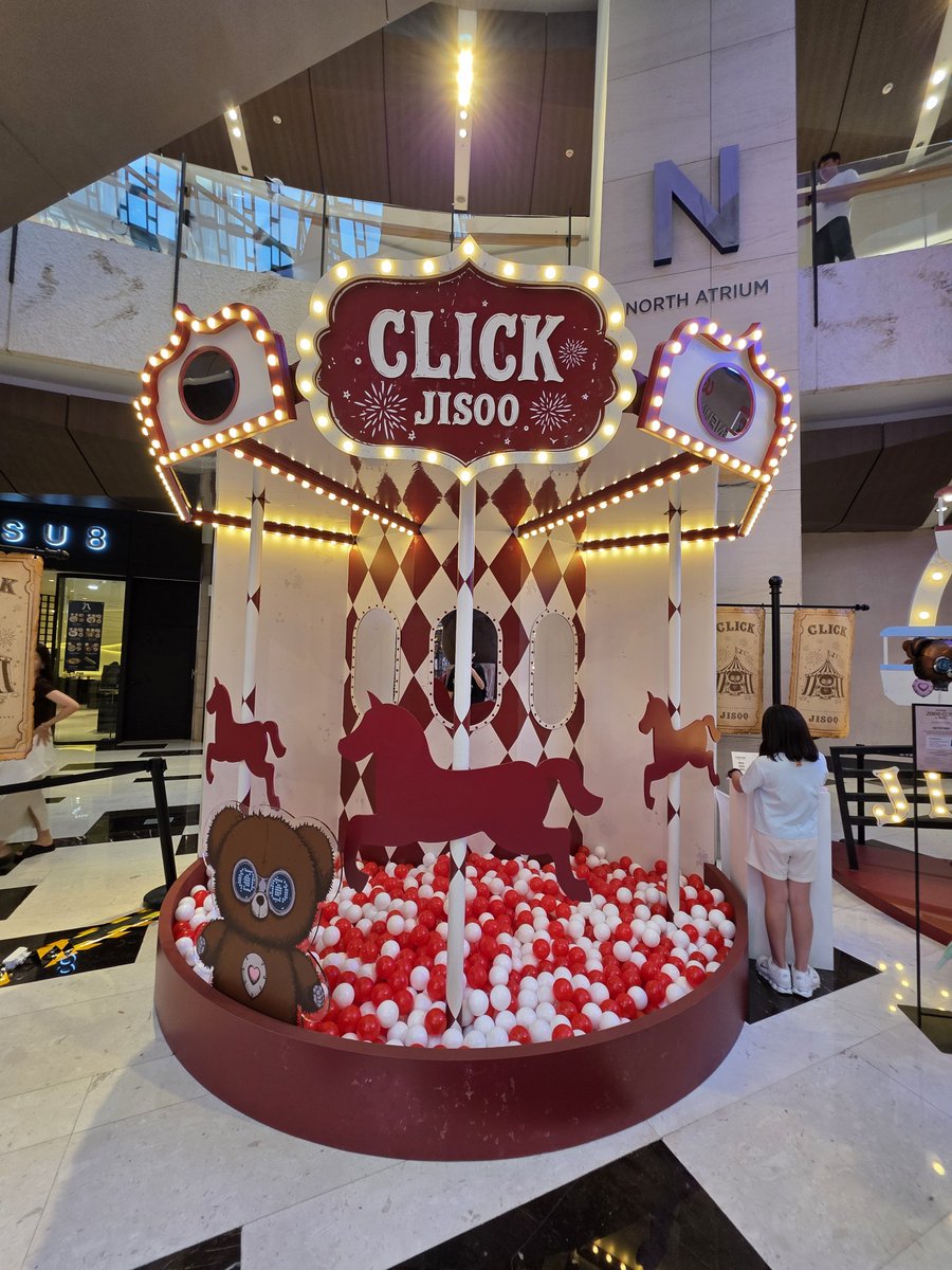 uJouJXerIppoww1's tweet photo. #JISOO #지수 #CLICK #POPUP #CLICK_IN_SEOUL #EVERLINE #에버라인  지수 클릭 팝업 넘 예뻐여~ :) https://t.co/IHZ63coJTB