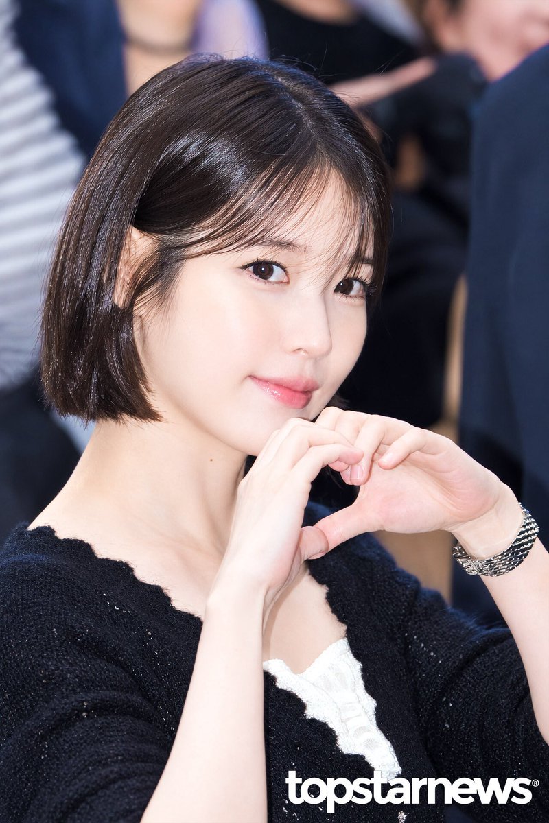 iu_vchu's tweet photo. 오늘 미모 ㅁㅊ말안됨 https://t.co/yHgxvi0ZiJ
