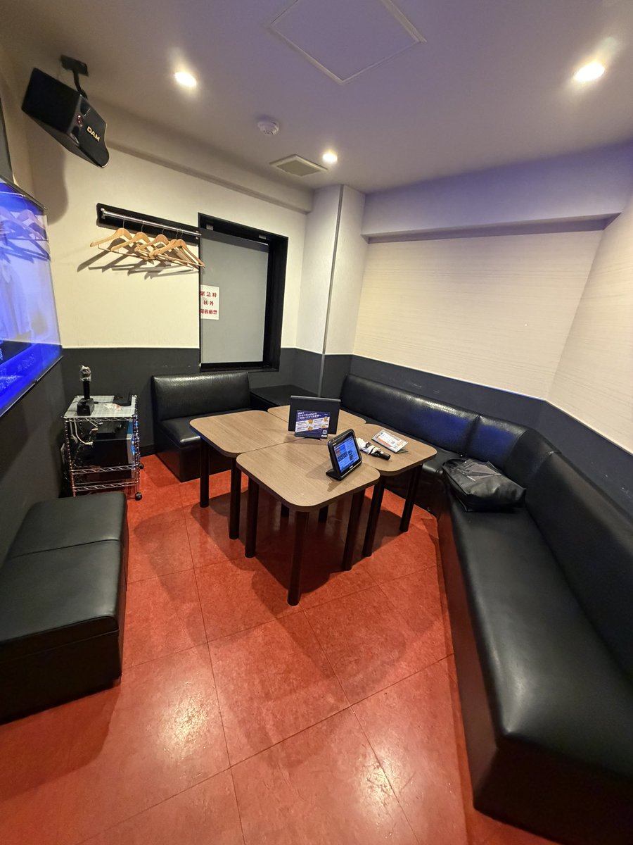 nimanima_sera's tweet photo. 部屋がでかいな https://t.co/7pJxYV2vef