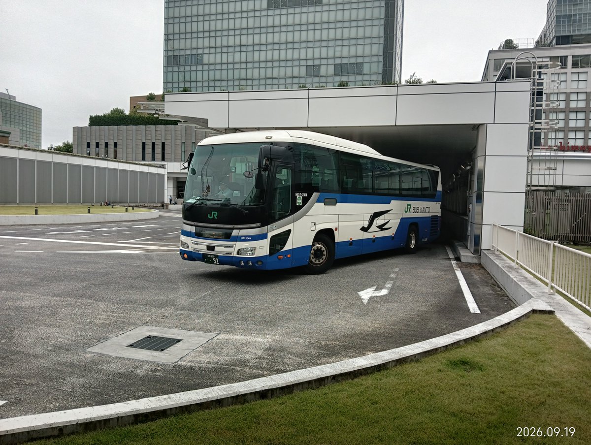 daiki9157590033's tweet photo. 9/19 バスタ新宿⑦
JRバス関東(アストロメガ·セレガ)
D650-18503 (統括本部) 新宿TDR17号
H657-18414 (統括本部) 夢街道会津5号1号車
H657-17401 (統括本部) 夢街道会津5号3号車
H657-11405 (佐野) 夢街道会津5号2号車 https://t.co/7pCAnEPJf0