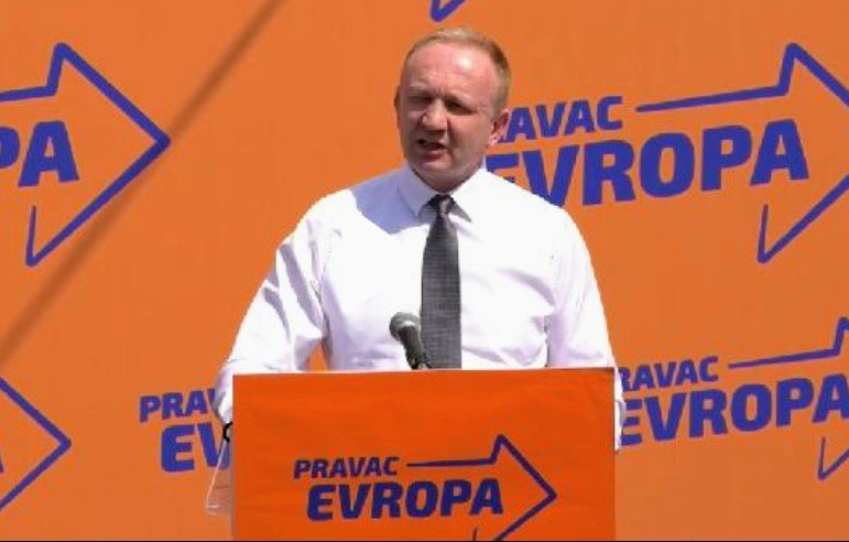 CrnjanskiSr's tweet photo. Dok se drugi neprincipijelno prilagođavaju, SSP od programa "Pravac Evropa" iz aprila 2023. drži jasan i nepromenjiv kurs: SRBIJA U EU! Ta politička doslednost koja traje još od osnivanja stranke i borba za evropske standarde je ono što će birači prepoznati i ceniti na izborima. https://t.co/09uFcdhKRE