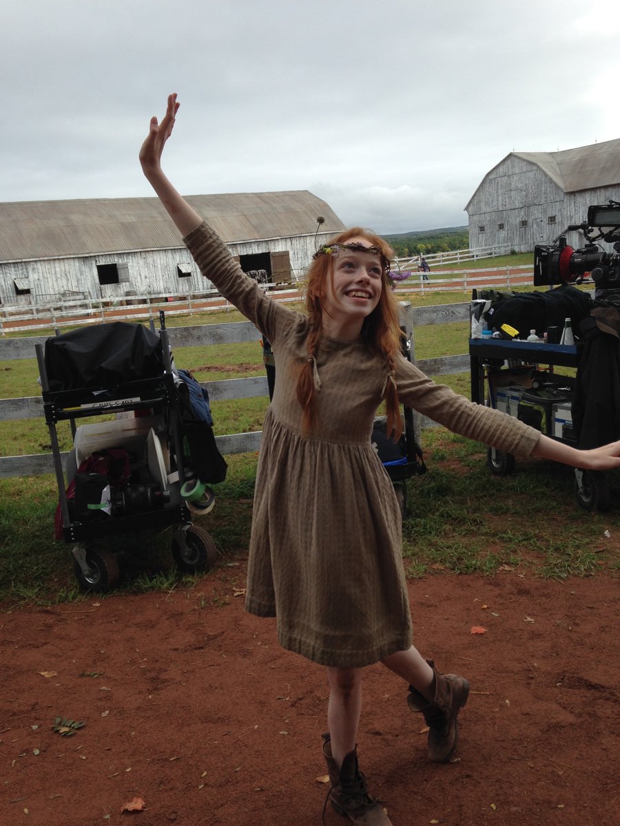 rebellevague's tweet photo. Esattamente 10 anni fa iniziavano le riprese di Anne With An E.
Per l'occasione Amybeth McNulty ha condiviso alcune vecchie foto scattate sul set della prima stagione. https://t.co/eocep5WhYg