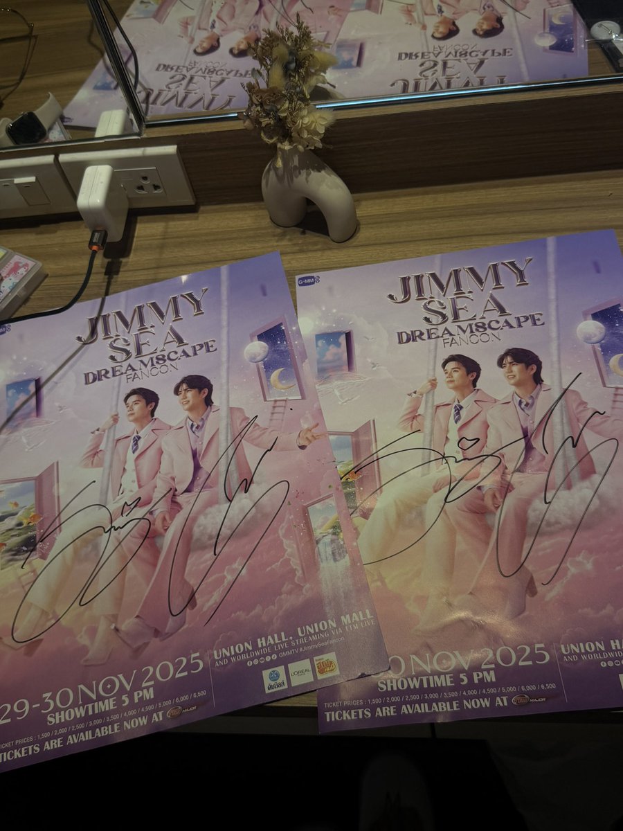 dearmydinoo's tweet photo. แจกคับ jimmyseafancon poster มี 2 ใบ โปสเตอร์ แฟนคอนลายเซ็นสดจิมมี่ กับน้องซี
ขออนุญาตสุ่มจากรี  มี+ค่าส่งและแฟ้มเท่านั้นคับ🙌🏻

#ตลาดนัดจิมมี่ซี https://t.co/FVEIJLGwr0